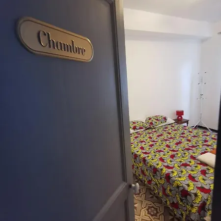 Petit Appart Entier Au Coeur Des Remparts - Netfix Et Connection Fibre Gratuits Carpentras Extérieur photo