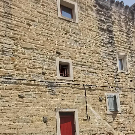 Petit Appart Entier Au Coeur Des Remparts - Netfix Et Connection Fibre Gratuits Carpentras Extérieur photo