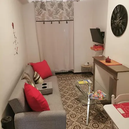 Petit Appart Entier Au Coeur Des Remparts - Netfix Et Connection Fibre Gratuits Carpentras Extérieur photo