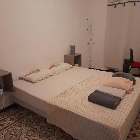Petit Appart Entier Au Coeur Des Remparts - Netfix Et Connection Fibre Gratuits Carpentras Extérieur photo